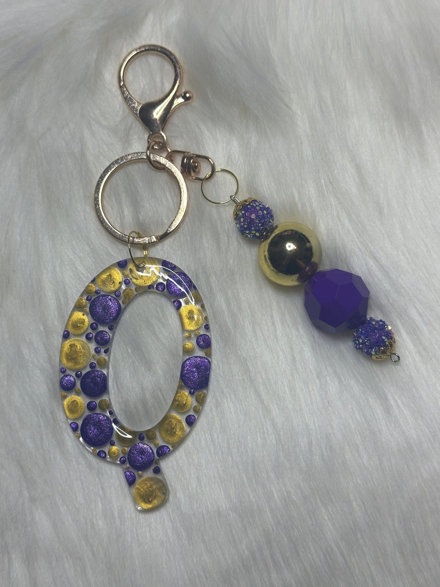 Dot Art Letter Q Keychain: Bubblegum Bead Monogram Bag Charm
