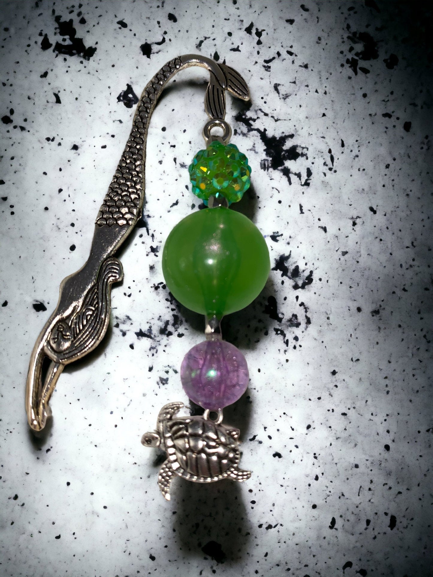Serene Blue & Green Beaded Bookmarks – Elevate Your Reading Experience and Delight Gift Recipients