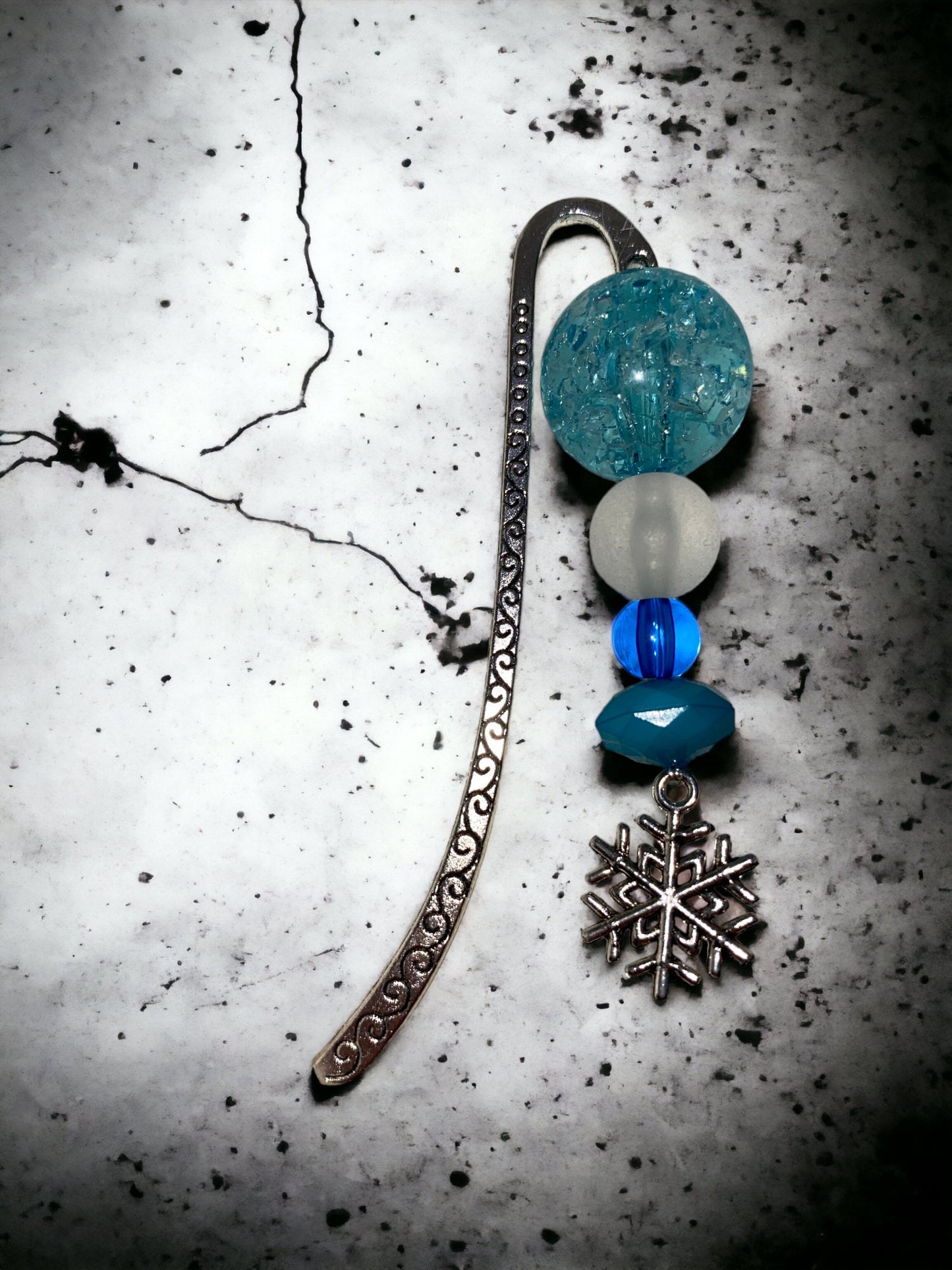Serene Blue & Green Beaded Bookmarks – Elevate Your Reading Experience and Delight Gift Recipients