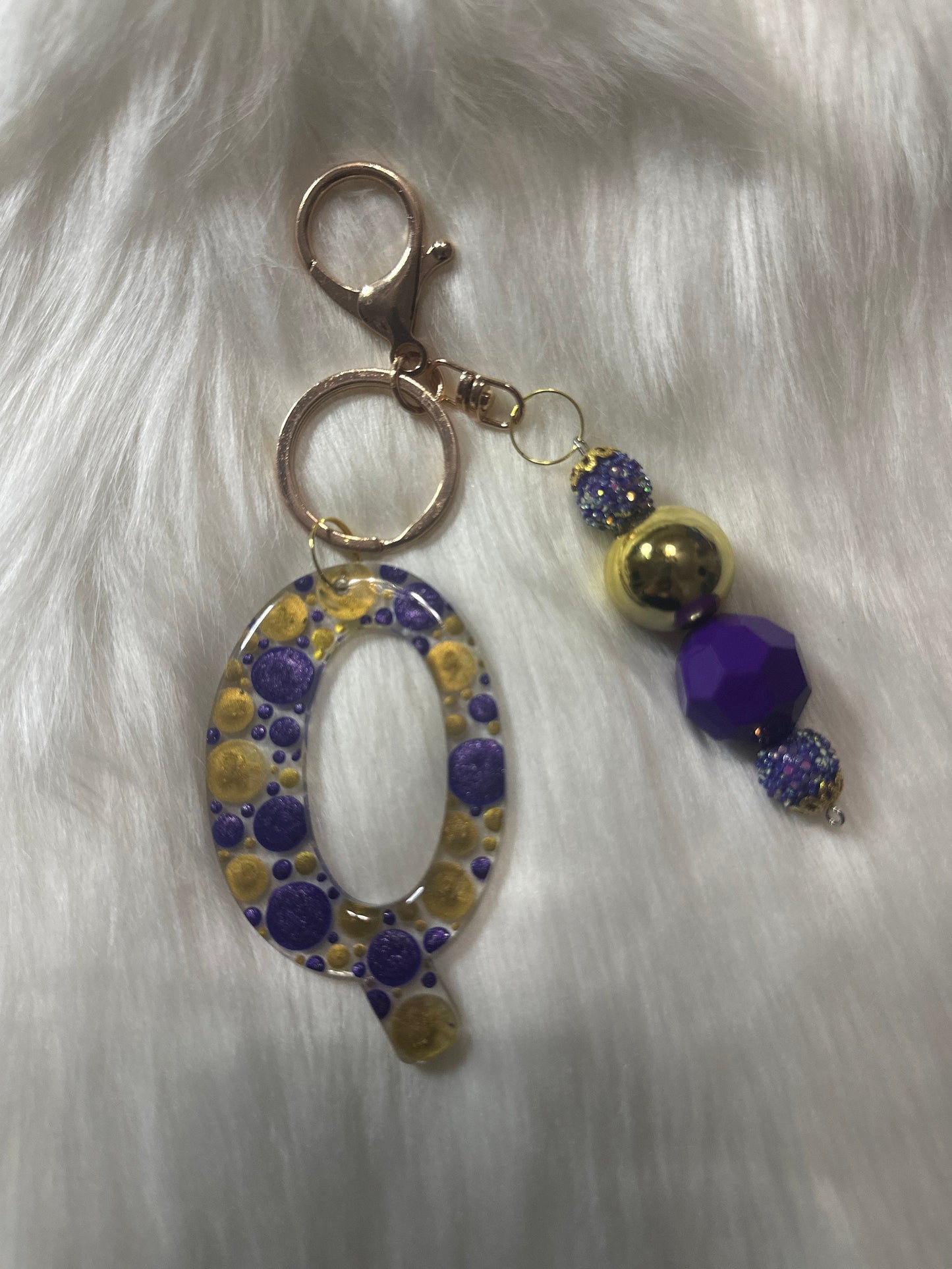 Dot Art Letter Q Keychain: Bubblegum Bead Monogram Bag Charm