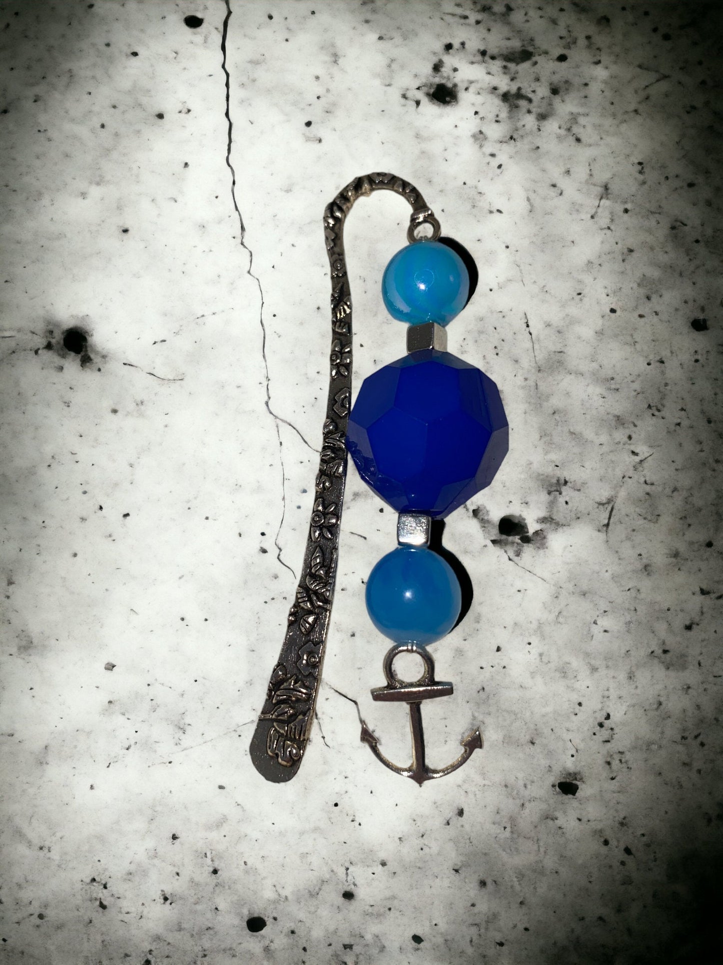 Serene Blue & Green Beaded Bookmarks – Elevate Your Reading Experience and Delight Gift Recipients