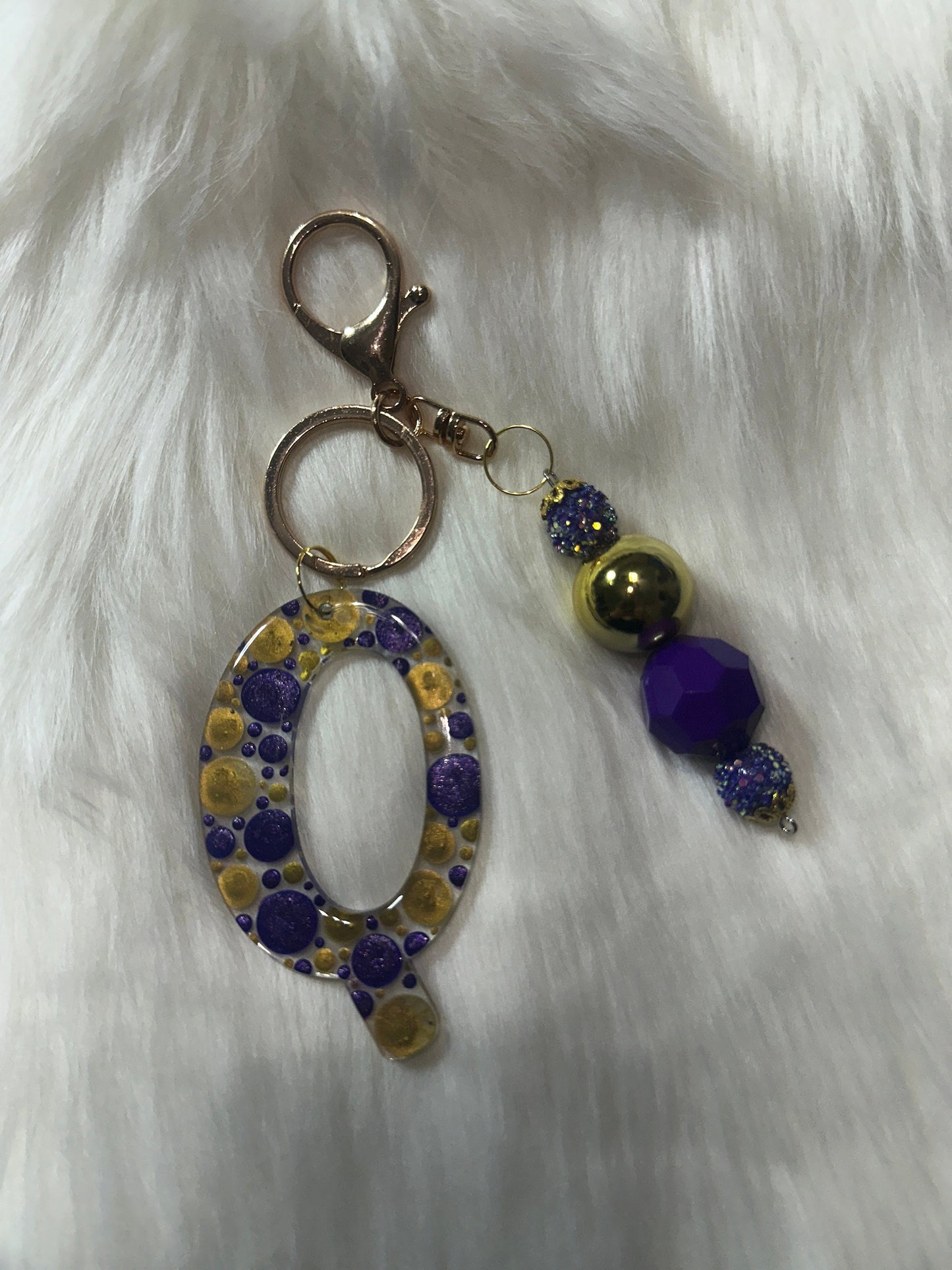 Dot Art Letter Q Keychain: Bubblegum Bead Monogram Bag Charm