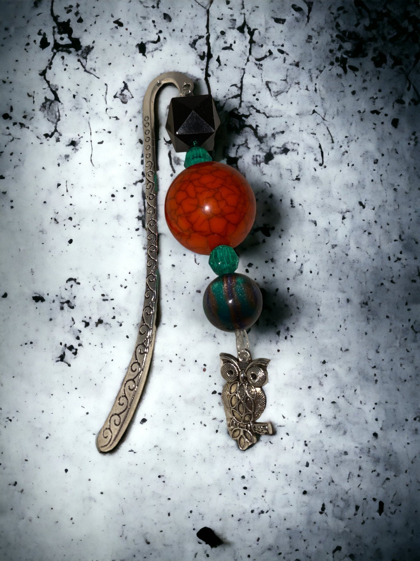 Serene Blue & Green Beaded Bookmarks – Elevate Your Reading Experience and Delight Gift Recipients