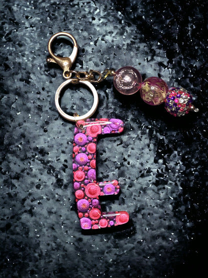 Dot Art Letter E Keychain: Bubblegum Bead Bag Charm