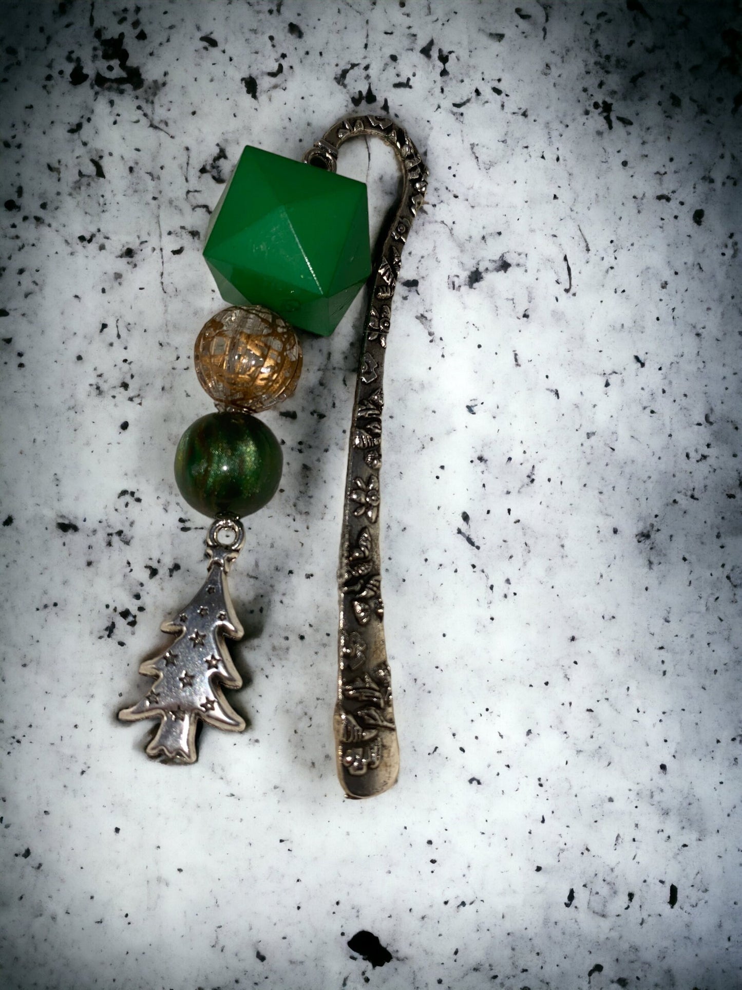 Serene Blue & Green Beaded Bookmarks – Elevate Your Reading Experience and Delight Gift Recipients