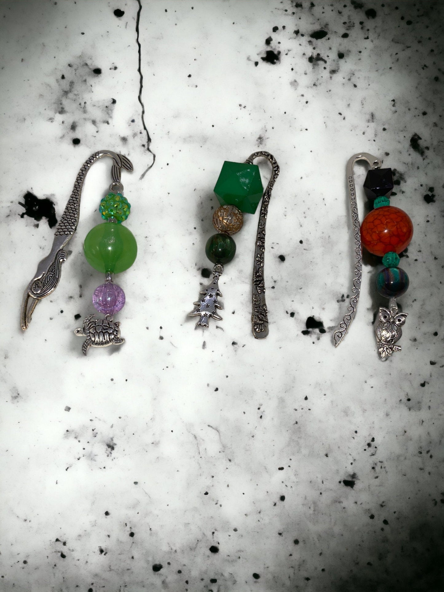 Serene Blue & Green Beaded Bookmarks – Elevate Your Reading Experience and Delight Gift Recipients