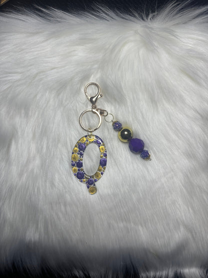 Dot Art Letter Q Keychain: Bubblegum Bead Monogram Bag Charm