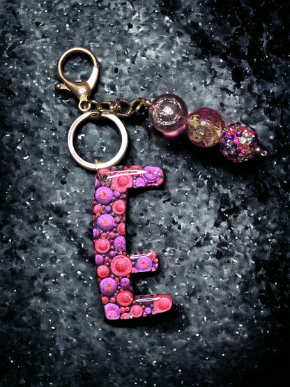 Dot Art Letter E Keychain: Bubblegum Bead Bag Charm