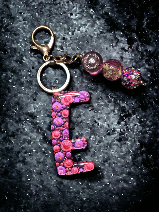 Dot Art Letter E Keychain: Bubblegum Bead Bag Charm